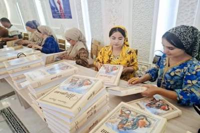 شاهنامه رایگان در خانه تاجیک‌ها